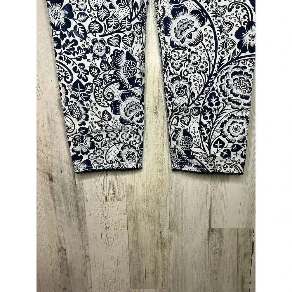 Chico's Women's Petite Paisley‎ Cropped Pants Blue Size 00P(Chicos) or 2P